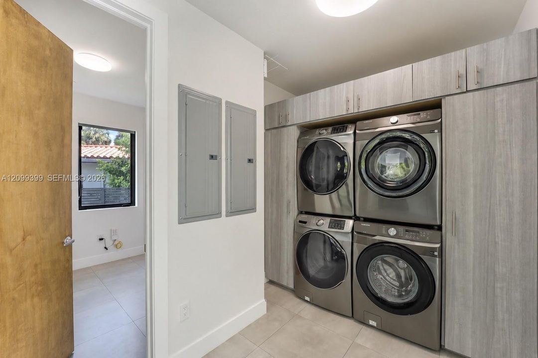 В аренду: $39,000 (5 спален, 5 ванн, 4955 Квадратных фут)