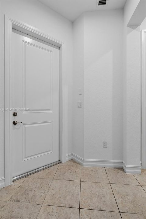 В аренду: $3,800 (3 спален, 2 ванн, 0 Квадратных фут)