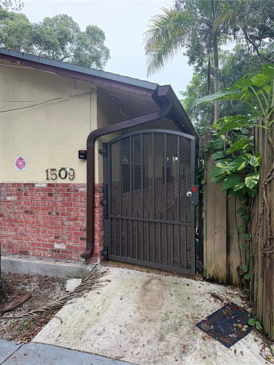 Recientemente alquilado: $1,850 (2 camas, 1 baños, 2800 Pies cuadrados)