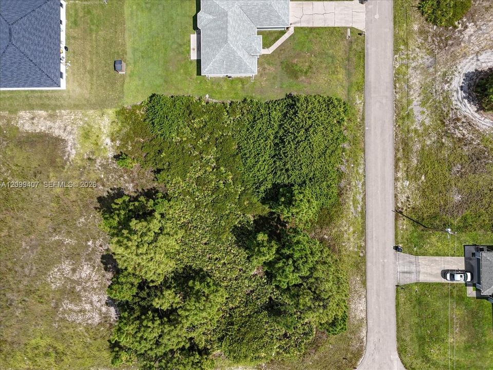 На продажу: $26,000 (0.25 acres)