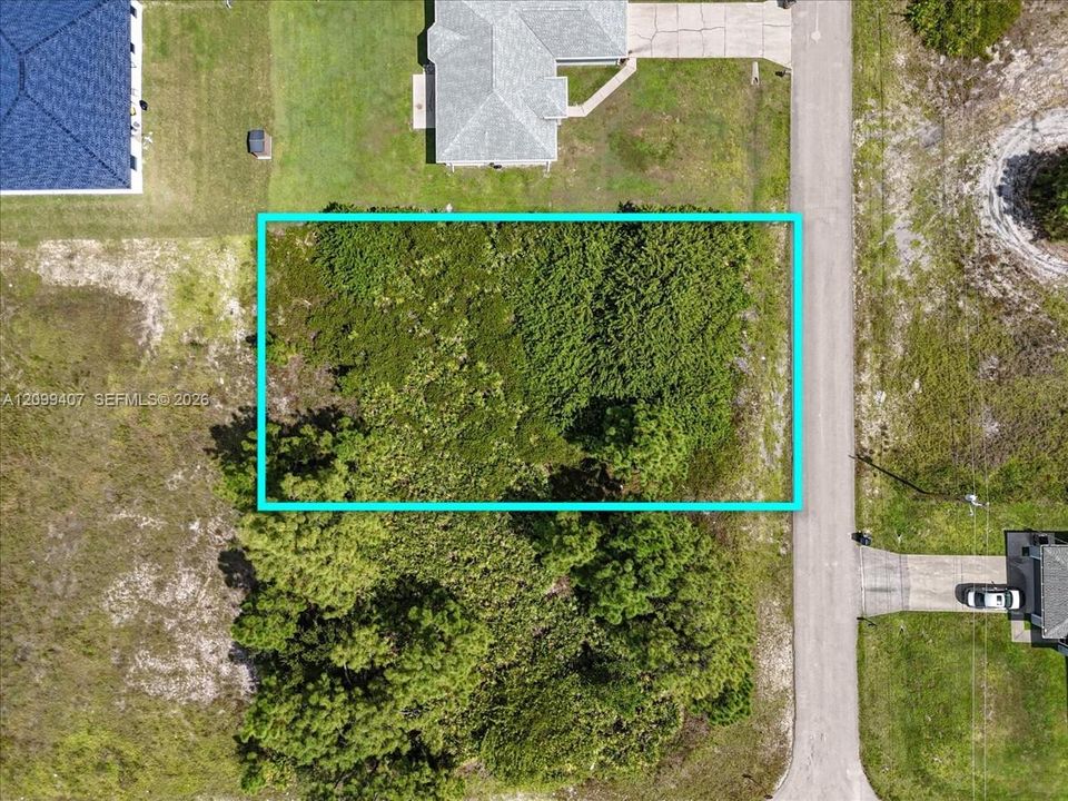 На продажу: $26,000 (0.25 acres)