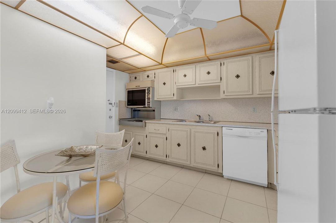 На продажу: $159,000 (1 спален, 1 ванн, 850 Квадратных фут)