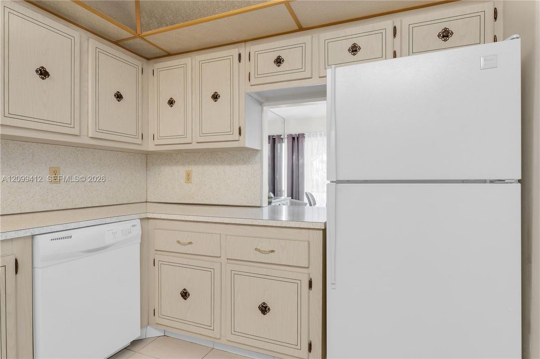 На продажу: $159,000 (1 спален, 1 ванн, 850 Квадратных фут)