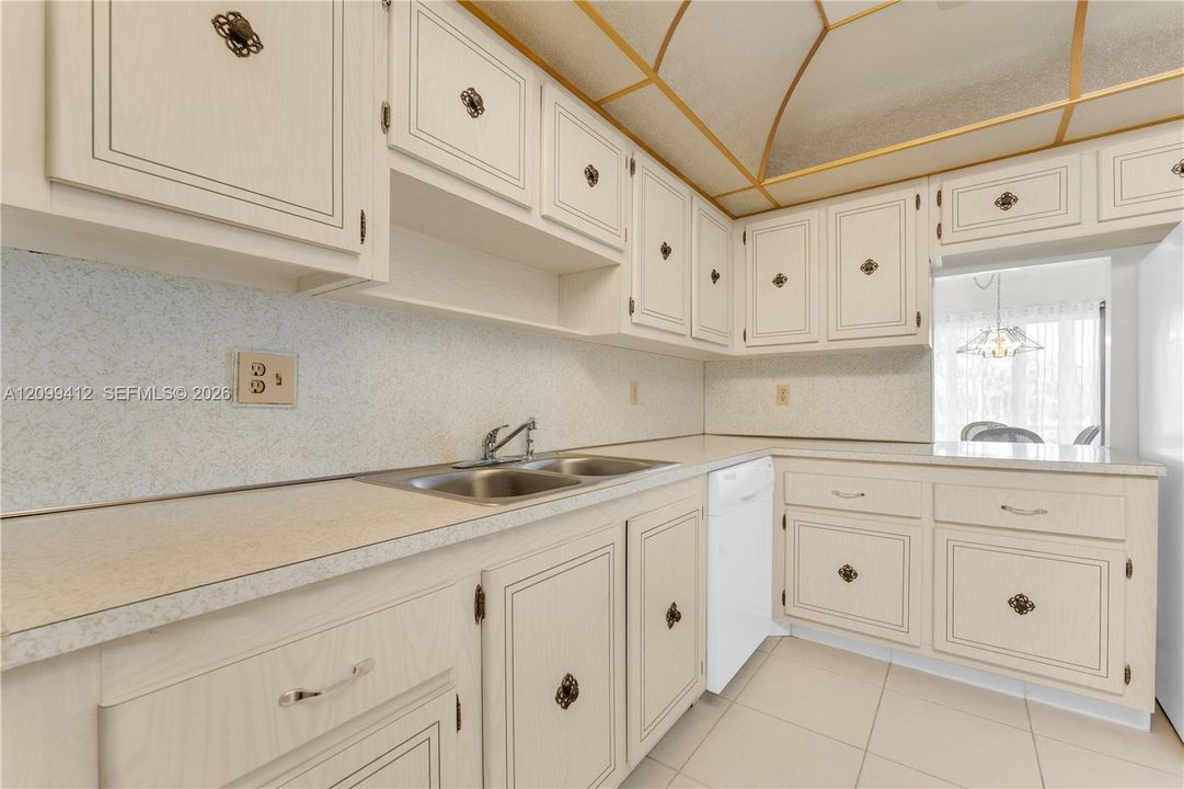 На продажу: $159,000 (1 спален, 1 ванн, 850 Квадратных фут)