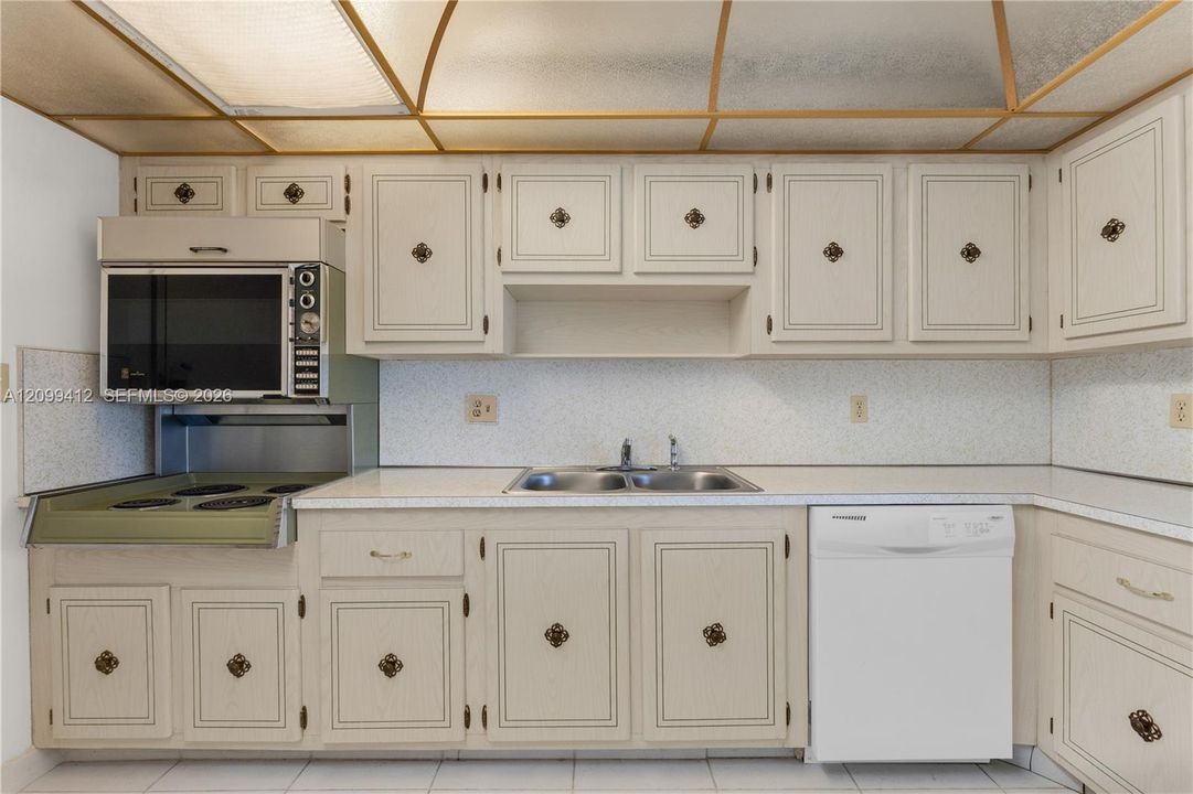 На продажу: $159,000 (1 спален, 1 ванн, 850 Квадратных фут)