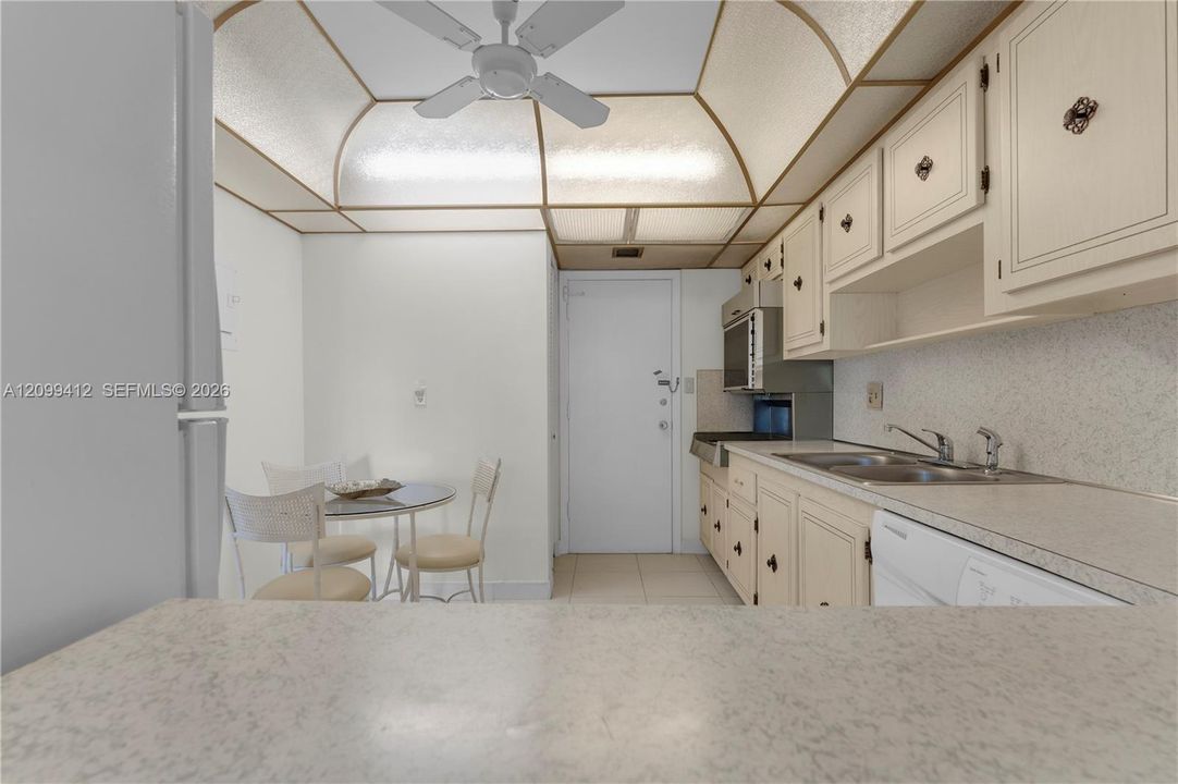 На продажу: $159,000 (1 спален, 1 ванн, 850 Квадратных фут)