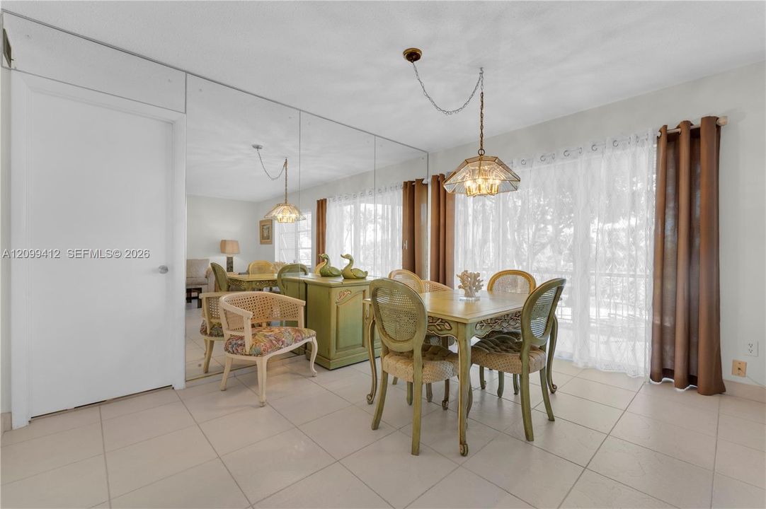 На продажу: $159,000 (1 спален, 1 ванн, 850 Квадратных фут)
