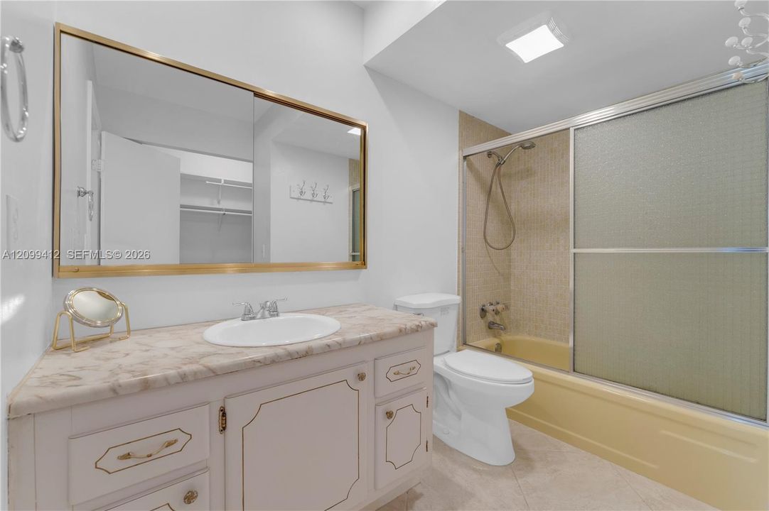 На продажу: $159,000 (1 спален, 1 ванн, 850 Квадратных фут)