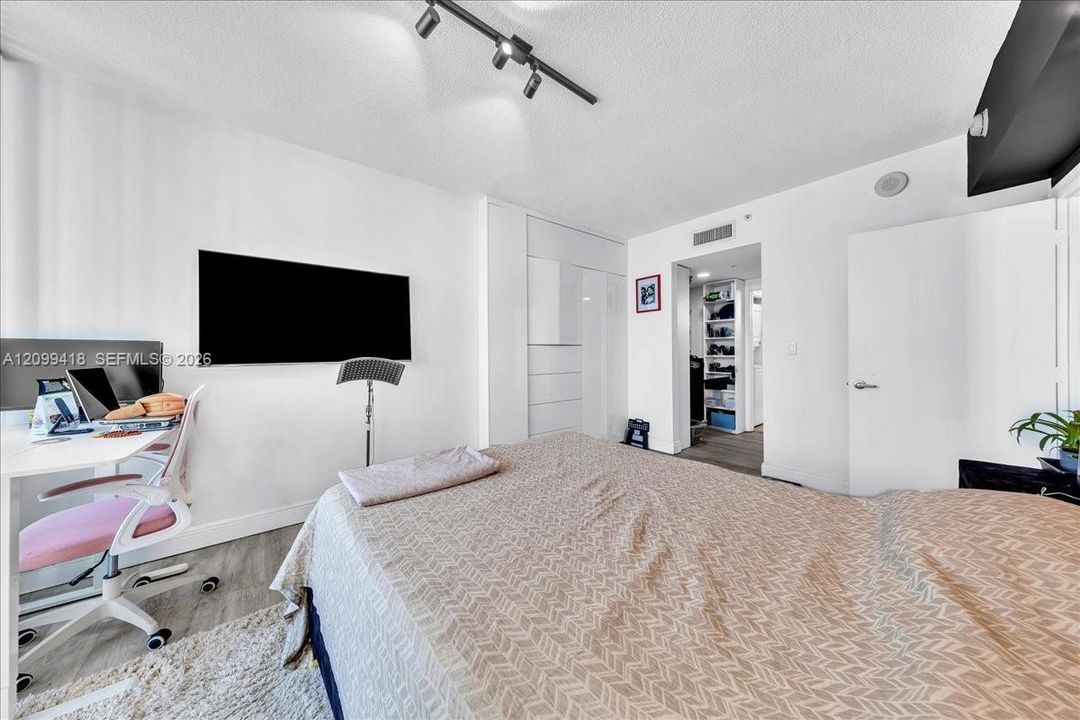 На продажу: $335,000 (1 спален, 1 ванн, 821 Квадратных фут)