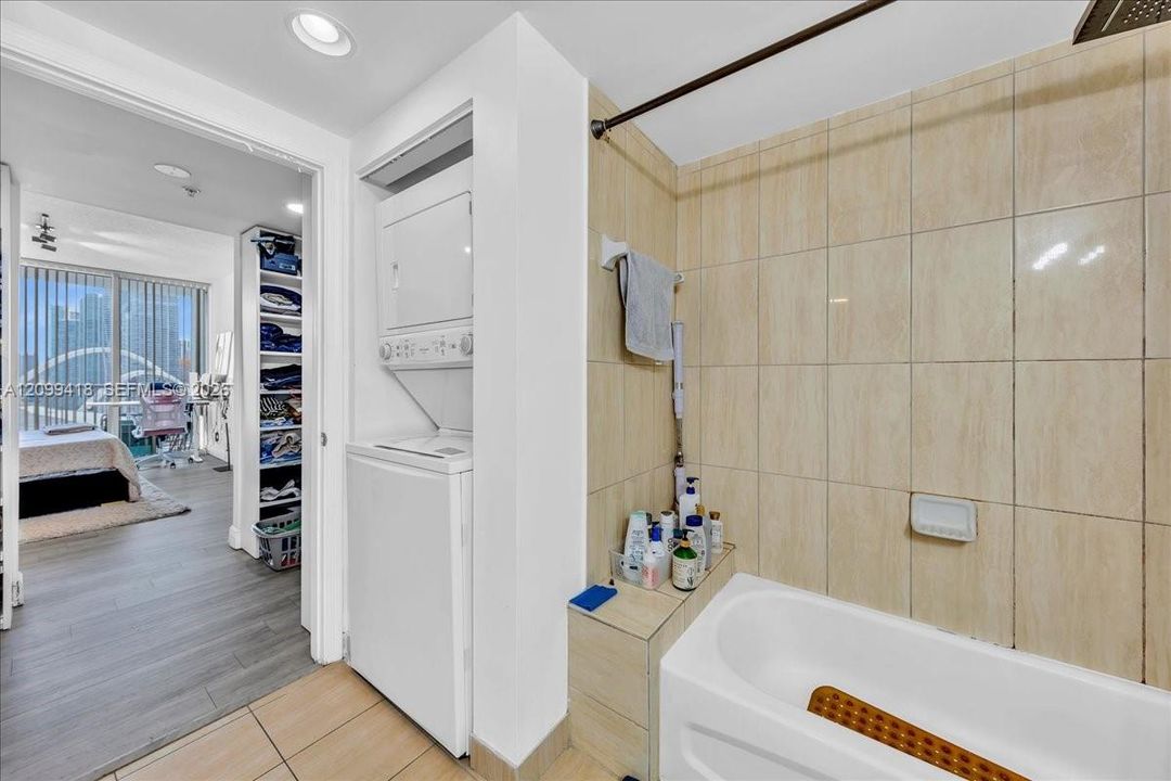 На продажу: $335,000 (1 спален, 1 ванн, 821 Квадратных фут)