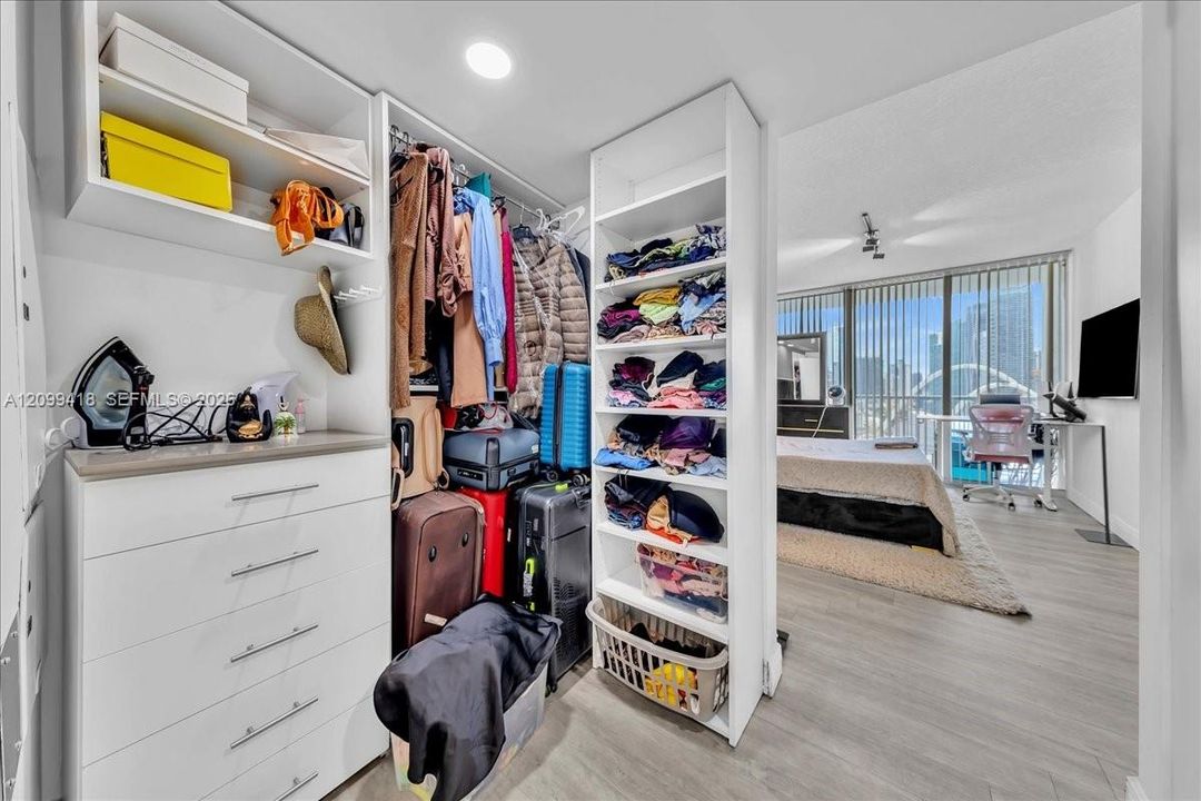 На продажу: $335,000 (1 спален, 1 ванн, 821 Квадратных фут)