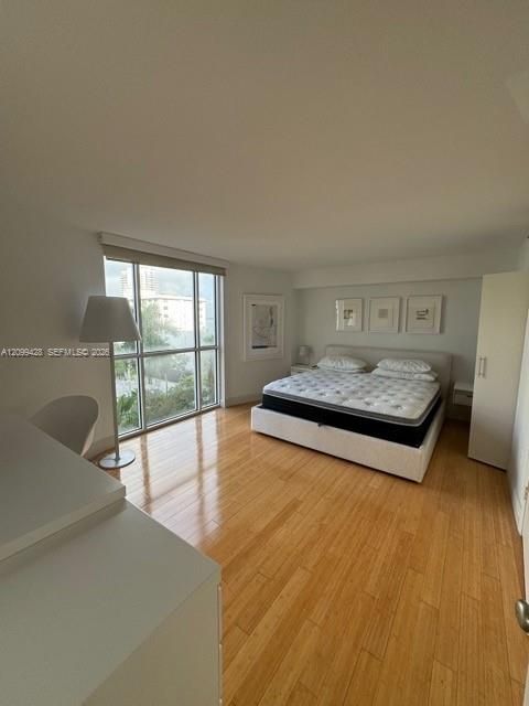 В аренду: $3,500 (2 спален, 2 ванн, 950 Квадратных фут)