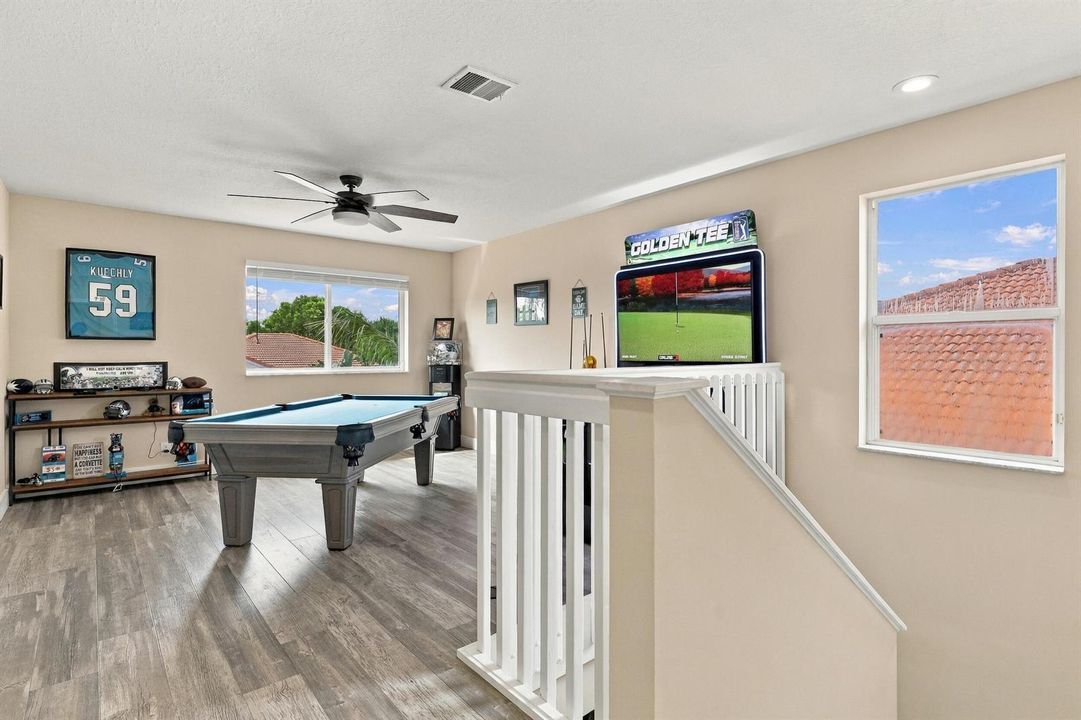 Upstairs Loft & Game Room