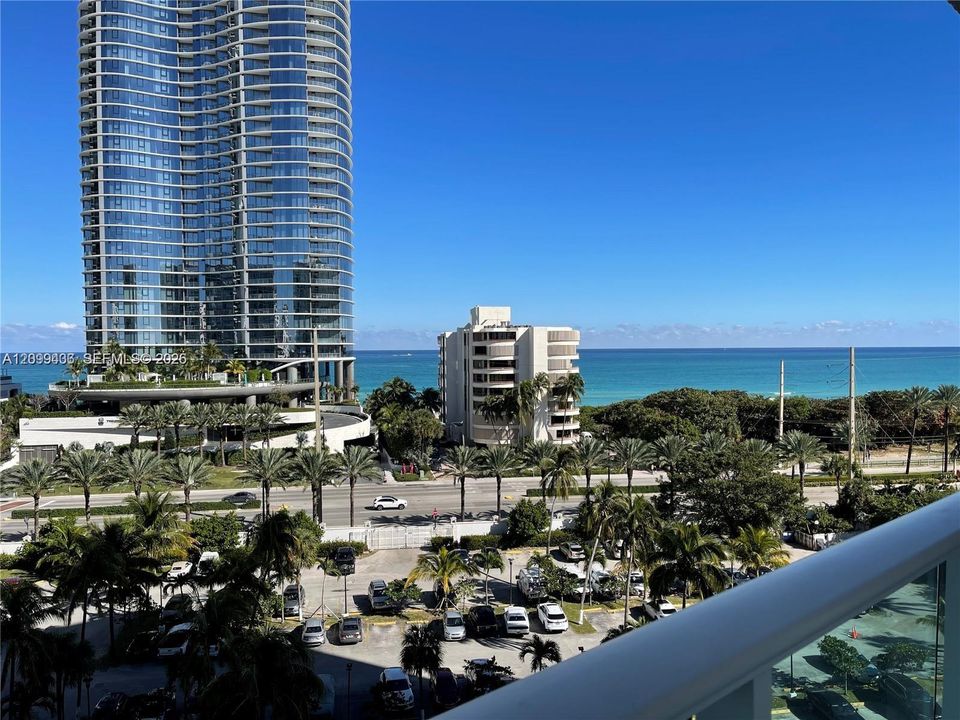 For Rent: $2,600 (1 beds, 1 baths, 991 Square Feet)