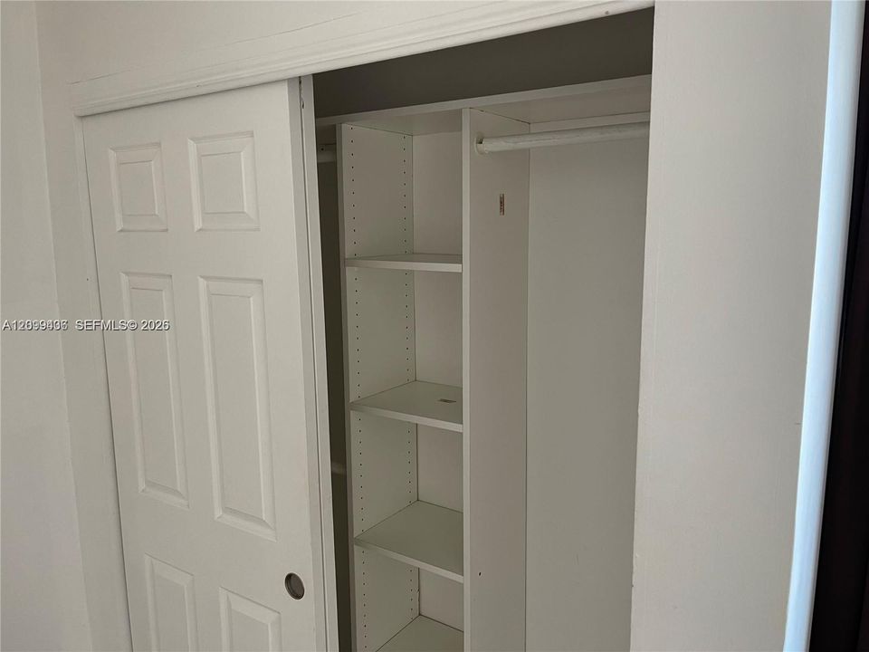 For Rent: $2,600 (1 beds, 1 baths, 991 Square Feet)