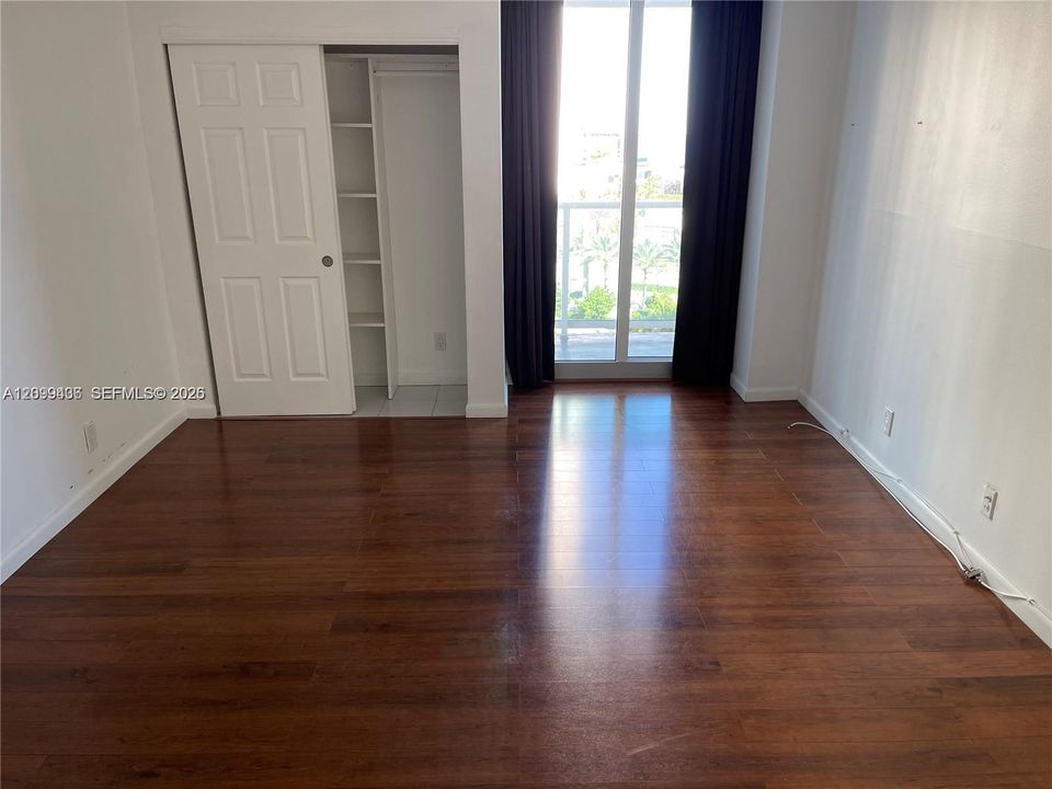 For Rent: $2,600 (1 beds, 1 baths, 991 Square Feet)