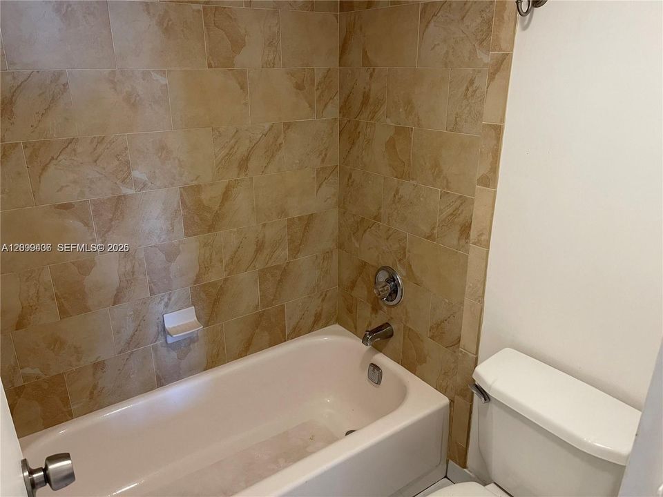 For Rent: $2,600 (1 beds, 1 baths, 991 Square Feet)