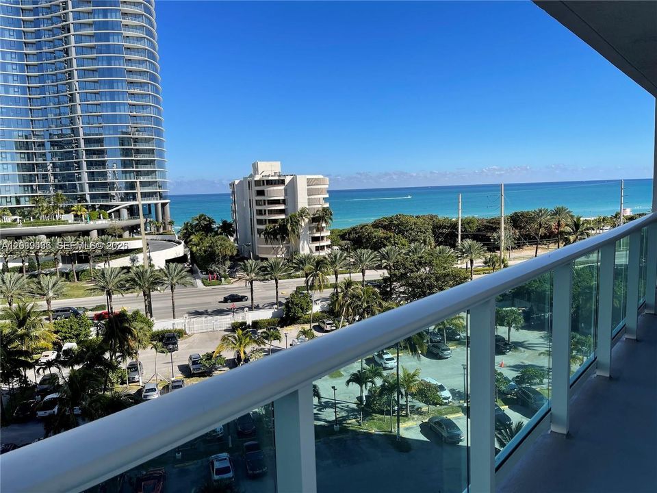 For Rent: $2,600 (1 beds, 1 baths, 991 Square Feet)