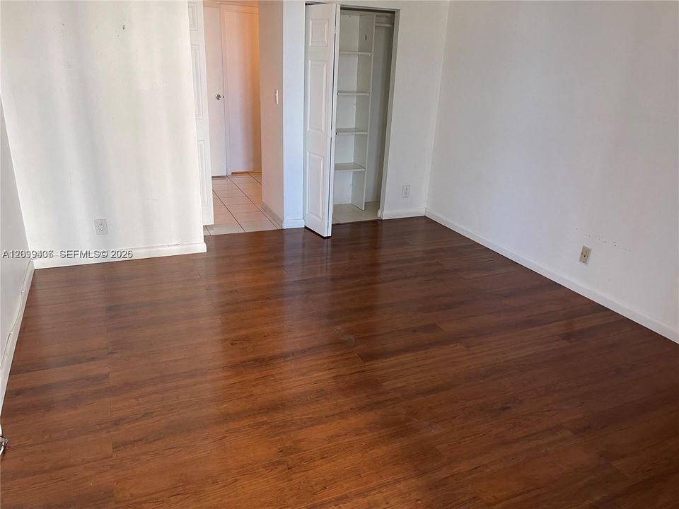 For Rent: $2,600 (1 beds, 1 baths, 991 Square Feet)