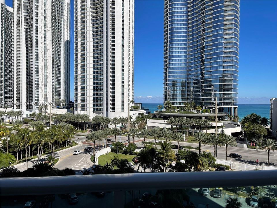 For Rent: $2,600 (1 beds, 1 baths, 991 Square Feet)