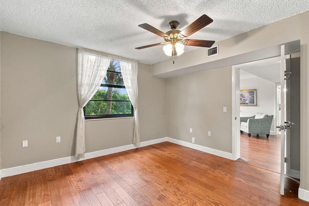 12-web-or-mls-1502-whitehall-dr-305