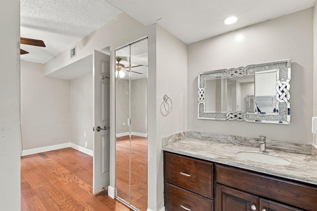 13-web-or-mls-1502-whitehall-dr-305
