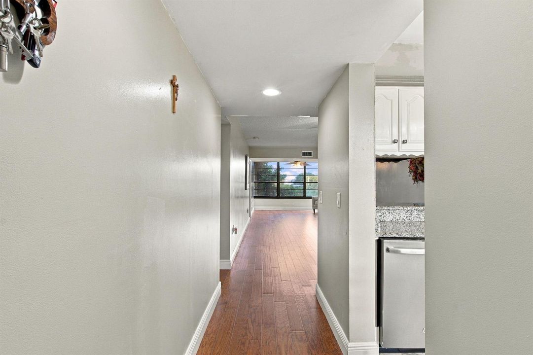 3-web-or-mls-1502-whitehall-dr-305