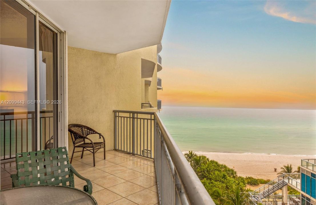 For Sale: $450,000 (1 beds, 1 baths, 990 Square Feet)