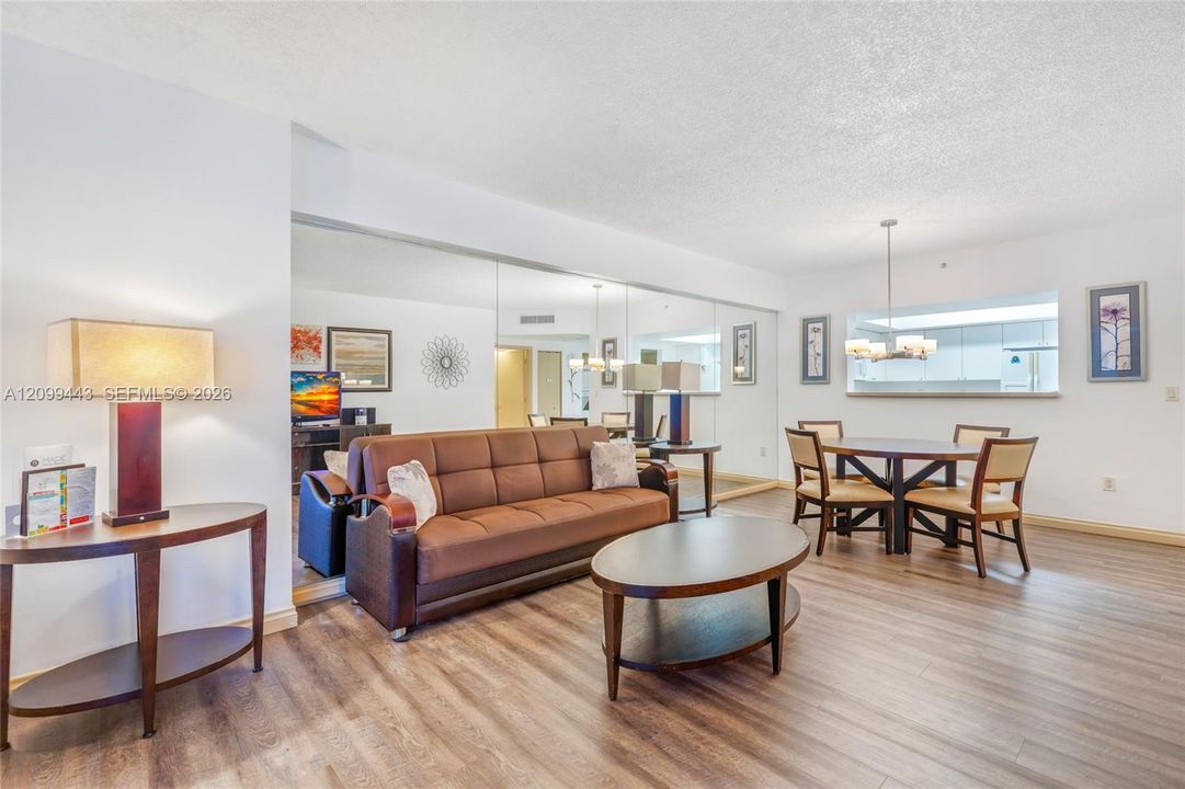 For Sale: $450,000 (1 beds, 1 baths, 990 Square Feet)