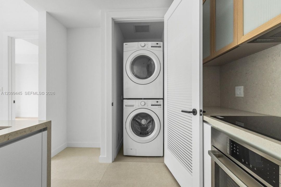 В аренду: $9,900 (2 спален, 2 ванн, 1317 Квадратных фут)