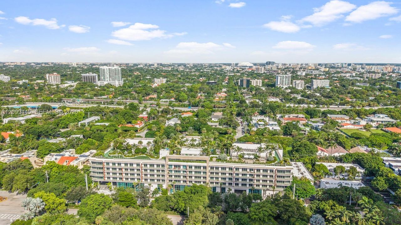 В аренду: $9,900 (2 спален, 2 ванн, 1317 Квадратных фут)