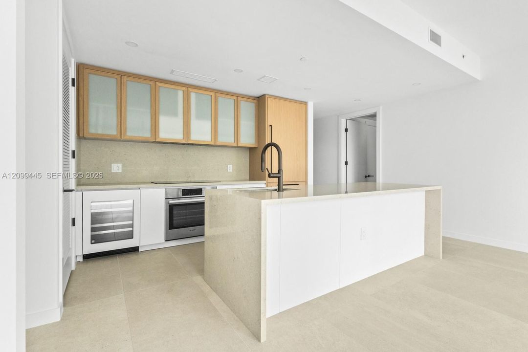 В аренду: $9,900 (2 спален, 2 ванн, 1317 Квадратных фут)