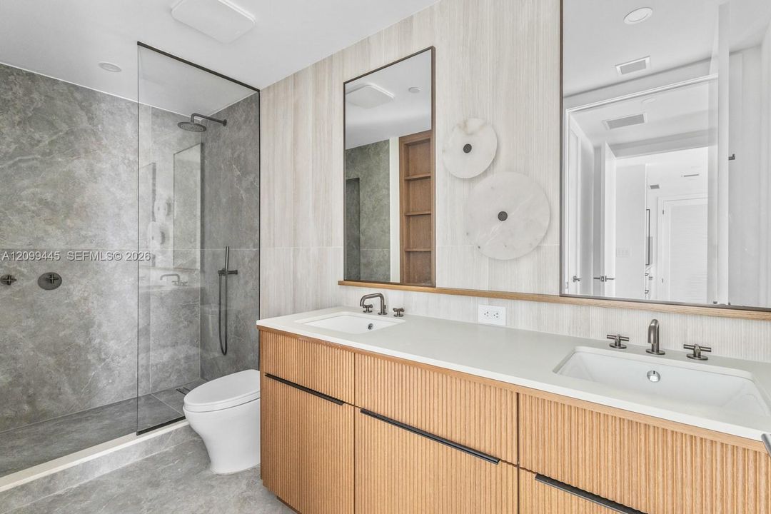 В аренду: $9,900 (2 спален, 2 ванн, 1317 Квадратных фут)