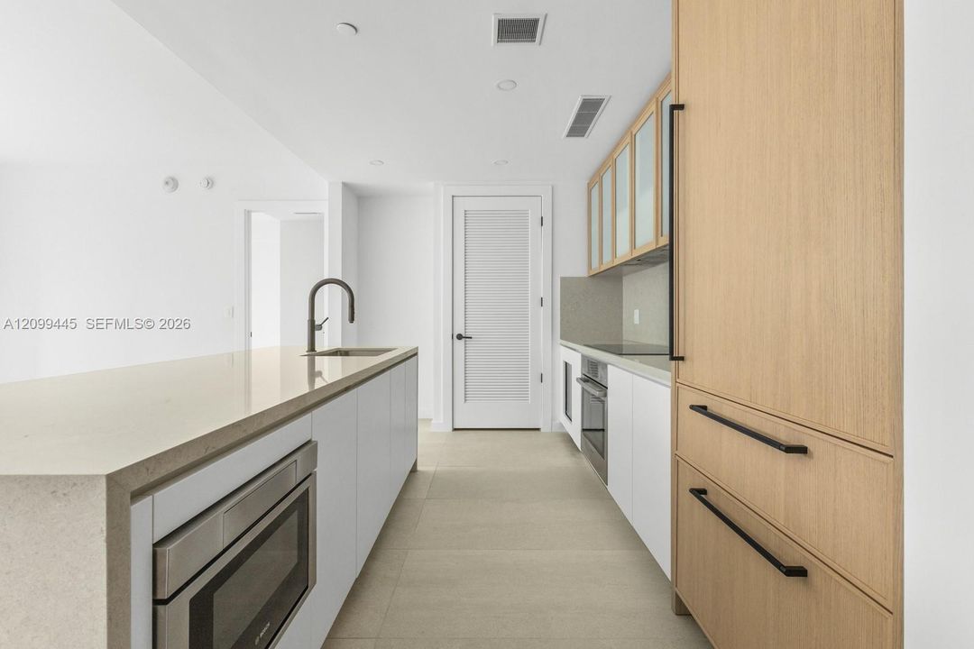 В аренду: $9,900 (2 спален, 2 ванн, 1317 Квадратных фут)