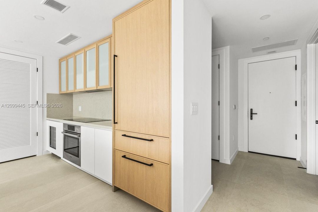В аренду: $9,900 (2 спален, 2 ванн, 1317 Квадратных фут)