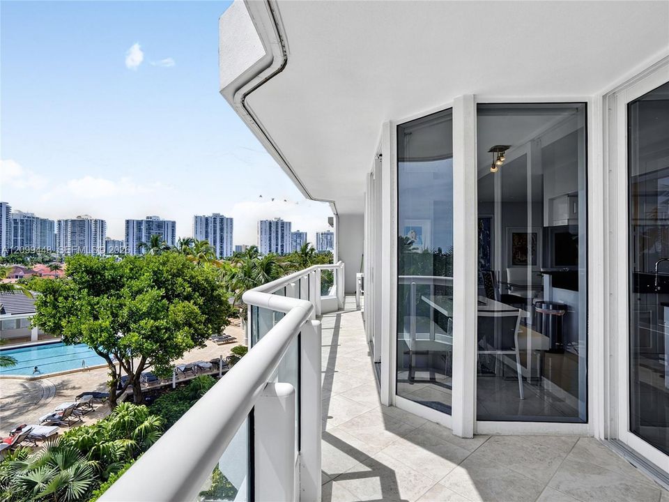 На продажу: $790,000 (2 спален, 2 ванн, 1696 Квадратных фут)