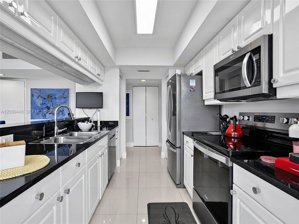 На продажу: $790,000 (2 спален, 2 ванн, 1696 Квадратных фут)