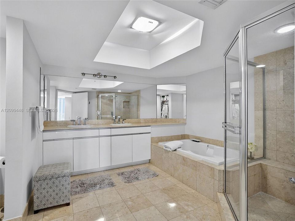 На продажу: $790,000 (2 спален, 2 ванн, 1696 Квадратных фут)