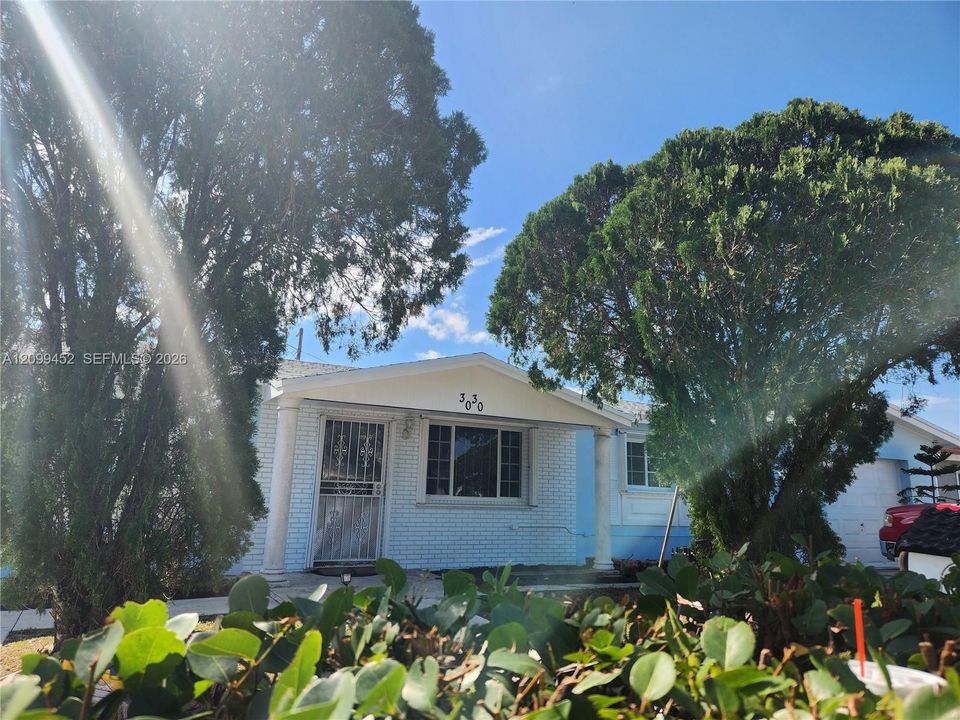 En Renta: $3,300 (3 camas, 2 baños, 1725 Pies cuadrados)
