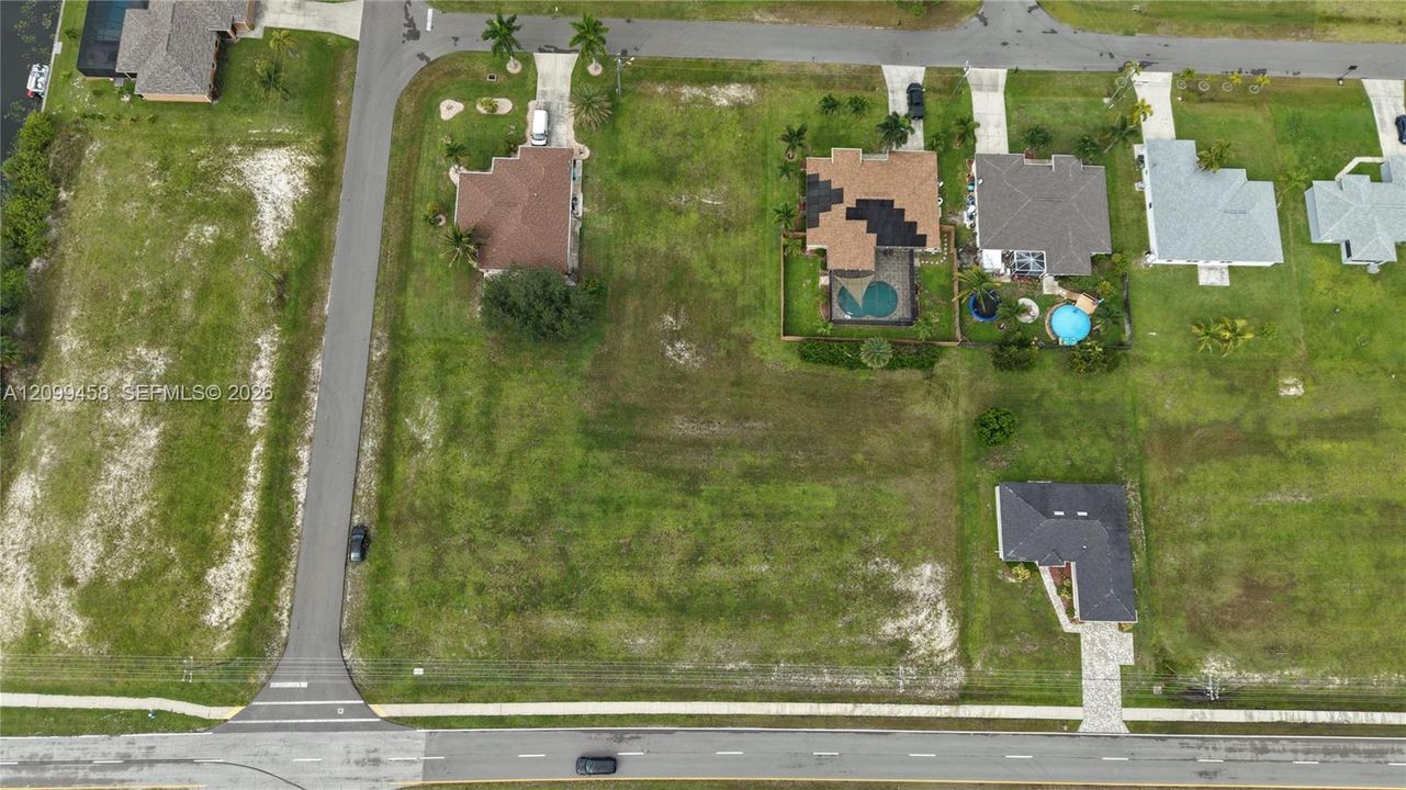 待售: $50,000 (0.23 acres)
