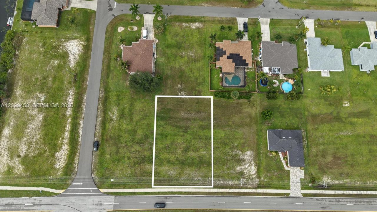 待售: $50,000 (0.23 acres)