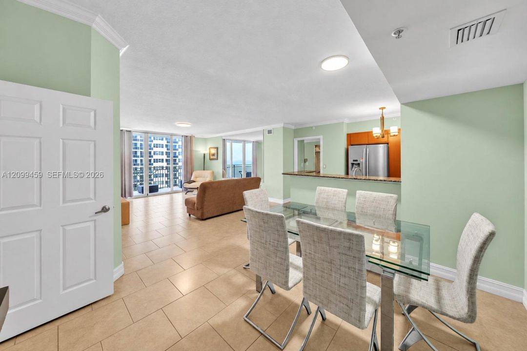 В аренду: $3,600 (2 спален, 2 ванн, 1200 Квадратных фут)