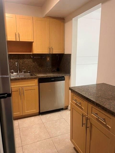 For Rent: $1,600 (1 beds, 1 baths, 536 Square Feet)
