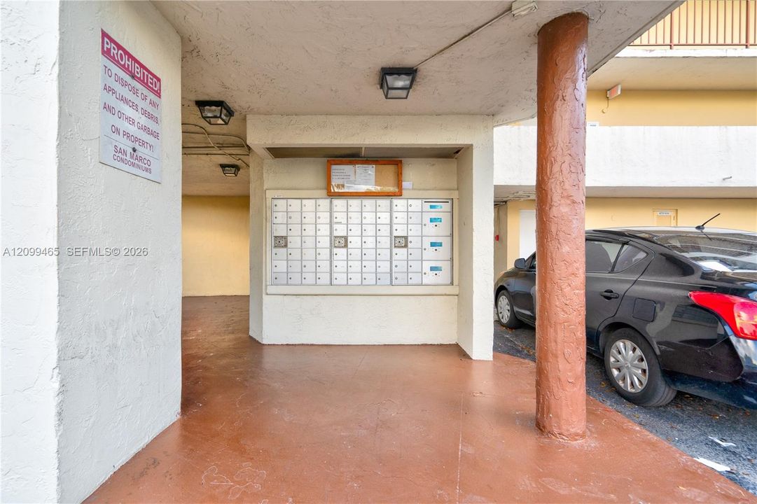 For Sale: $259,999 (2 beds, 1 baths, 968 Square Feet)