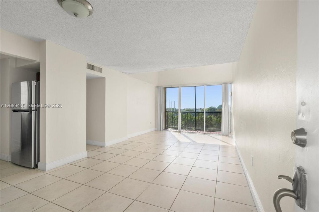 For Sale: $259,999 (2 beds, 1 baths, 968 Square Feet)