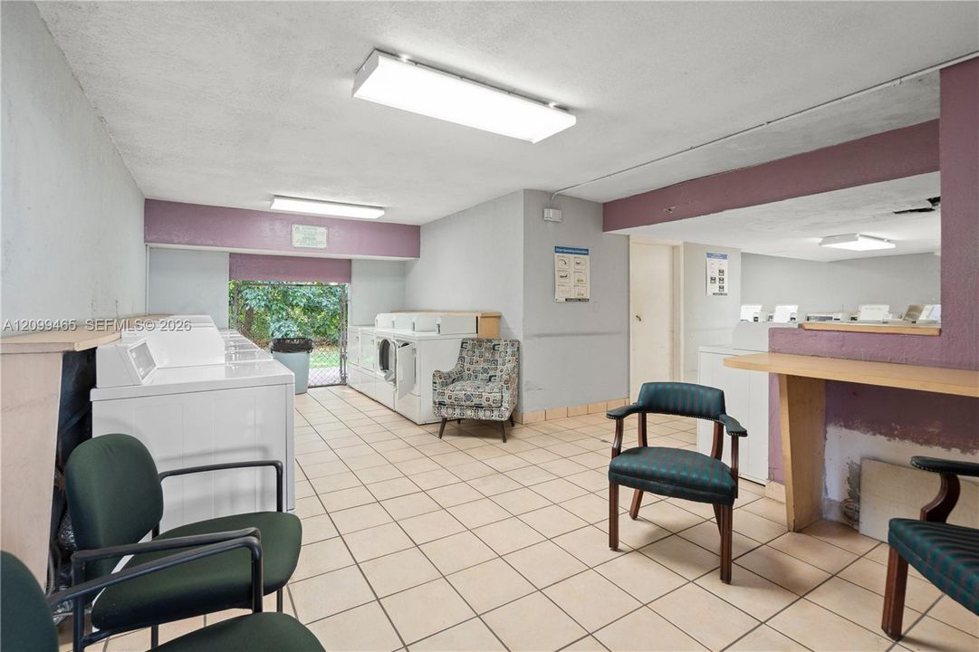 For Sale: $259,999 (2 beds, 1 baths, 968 Square Feet)