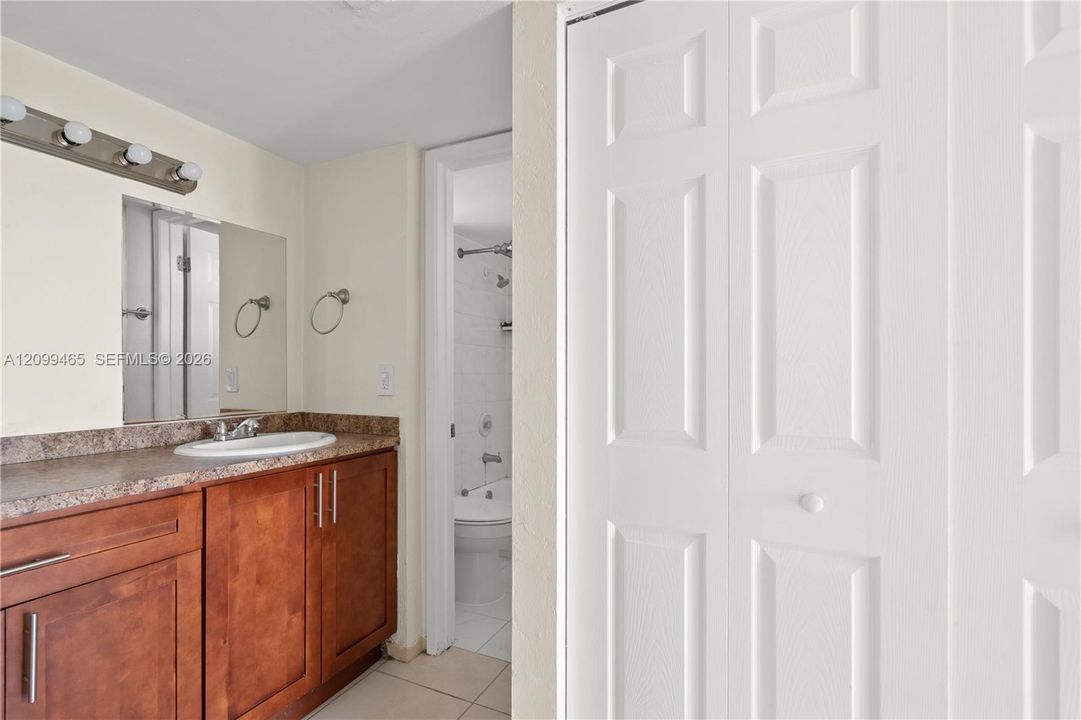 For Sale: $259,999 (2 beds, 1 baths, 968 Square Feet)