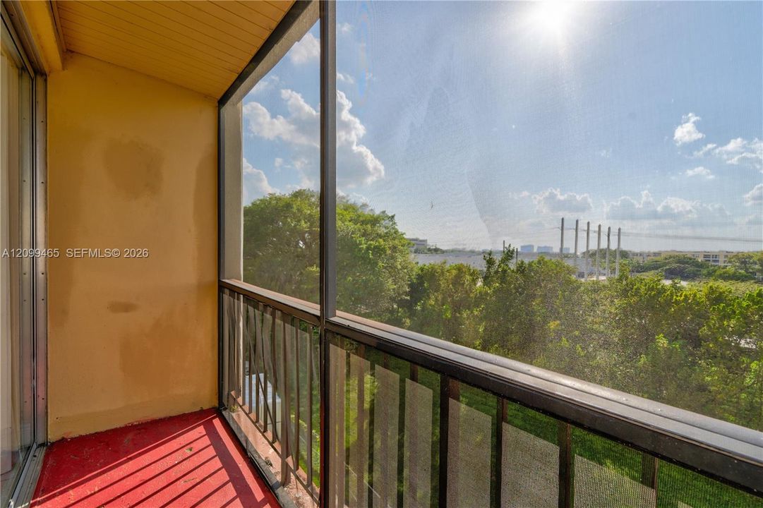 For Sale: $259,999 (2 beds, 1 baths, 968 Square Feet)