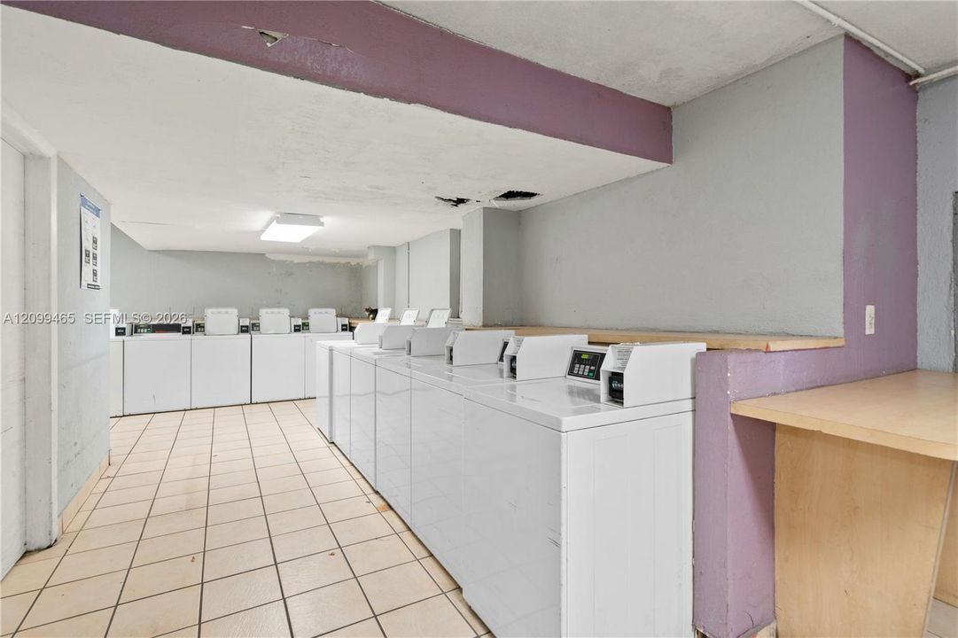 For Sale: $259,999 (2 beds, 1 baths, 968 Square Feet)