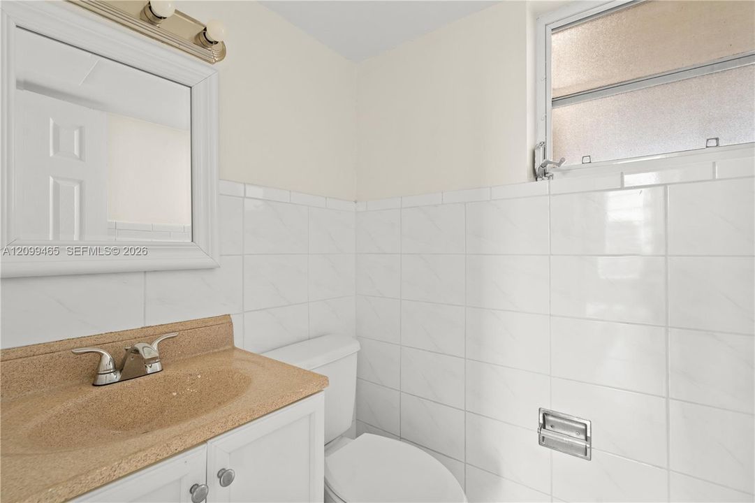 For Sale: $259,999 (2 beds, 1 baths, 968 Square Feet)